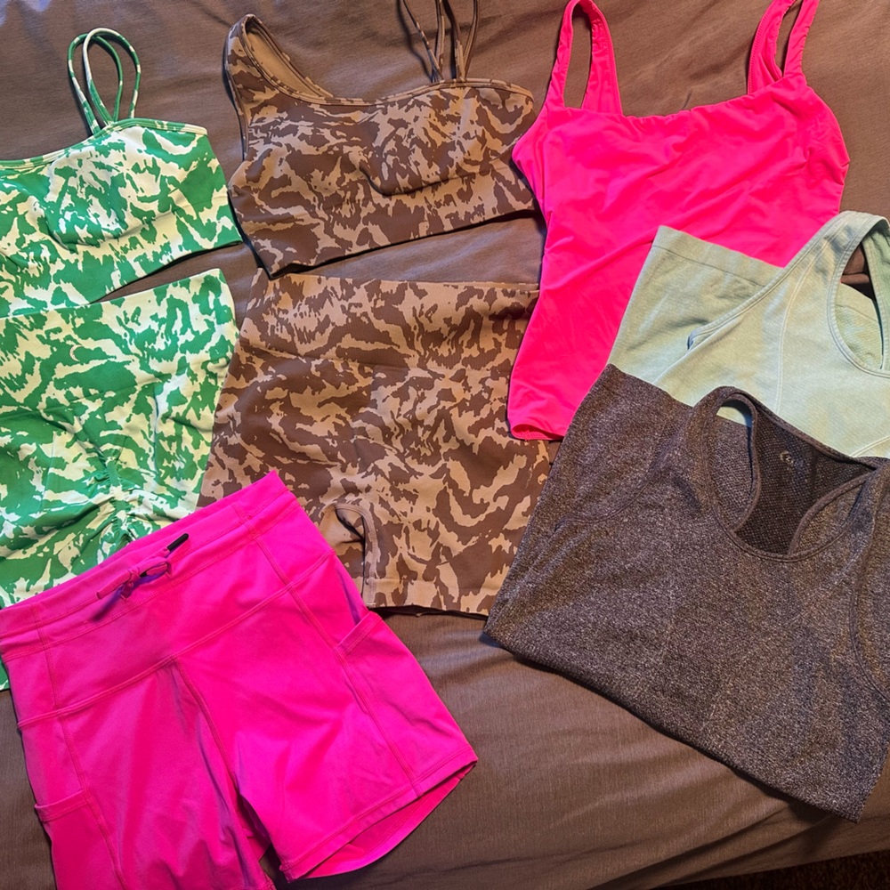 Bright Pink Seamless Sports Bra — Supportive Women's Activewear
